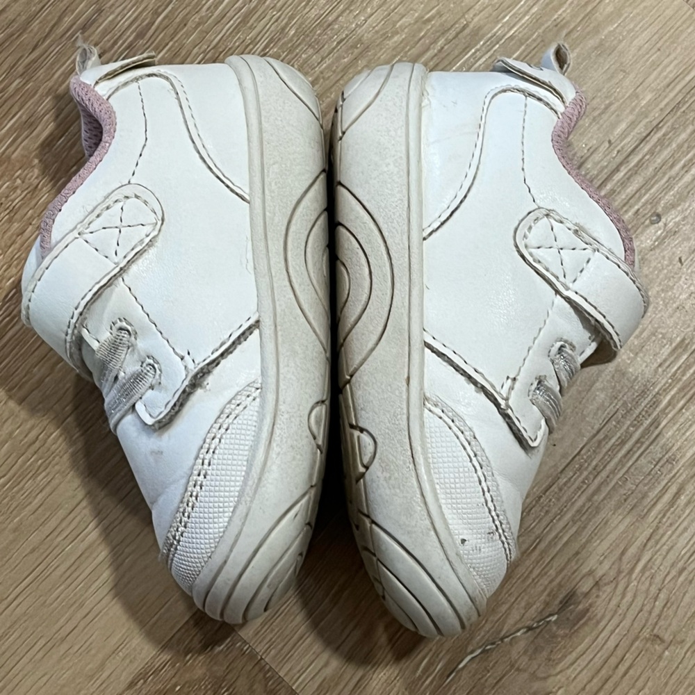 Stride Rite Taye Sneaker - Picture 4 of 5
